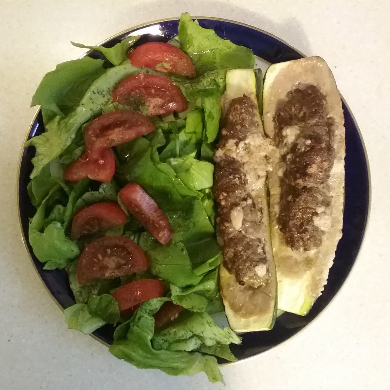 Цукини фаршированные мясным фаршем с ворчестерским соусом