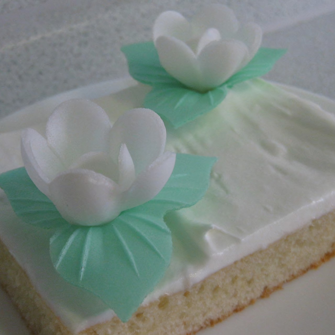 Цветущие пирожные