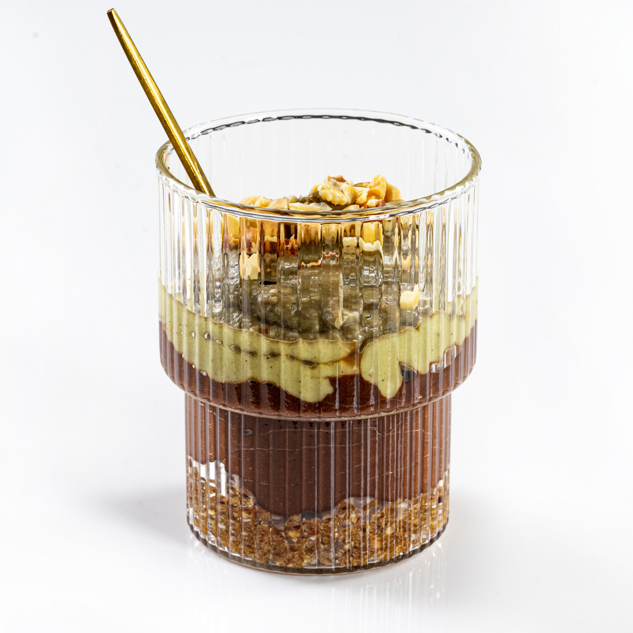 Десерт из авокадо в стаканчике