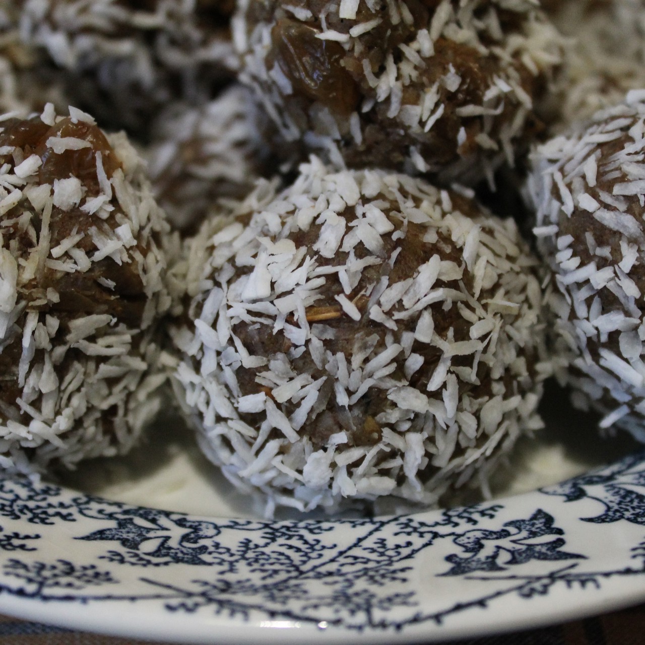 Домашние конфеты из овсяных хлопьев с орехами