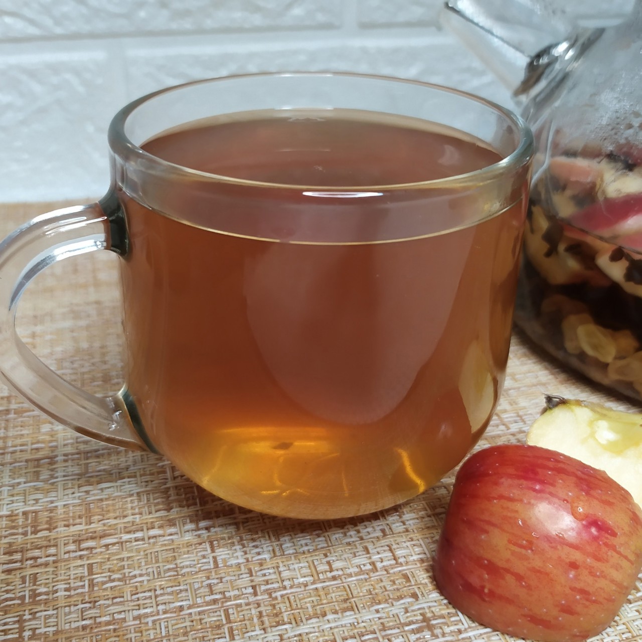 Домашний чай с яблоком и корицей