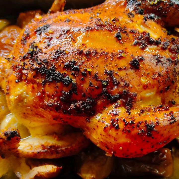 Домашняя курица запеченная с яблоками и гарниром из зеленой фасоли