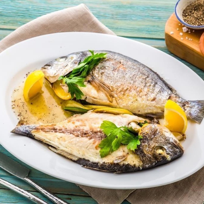 Дорада, маринованная с травами