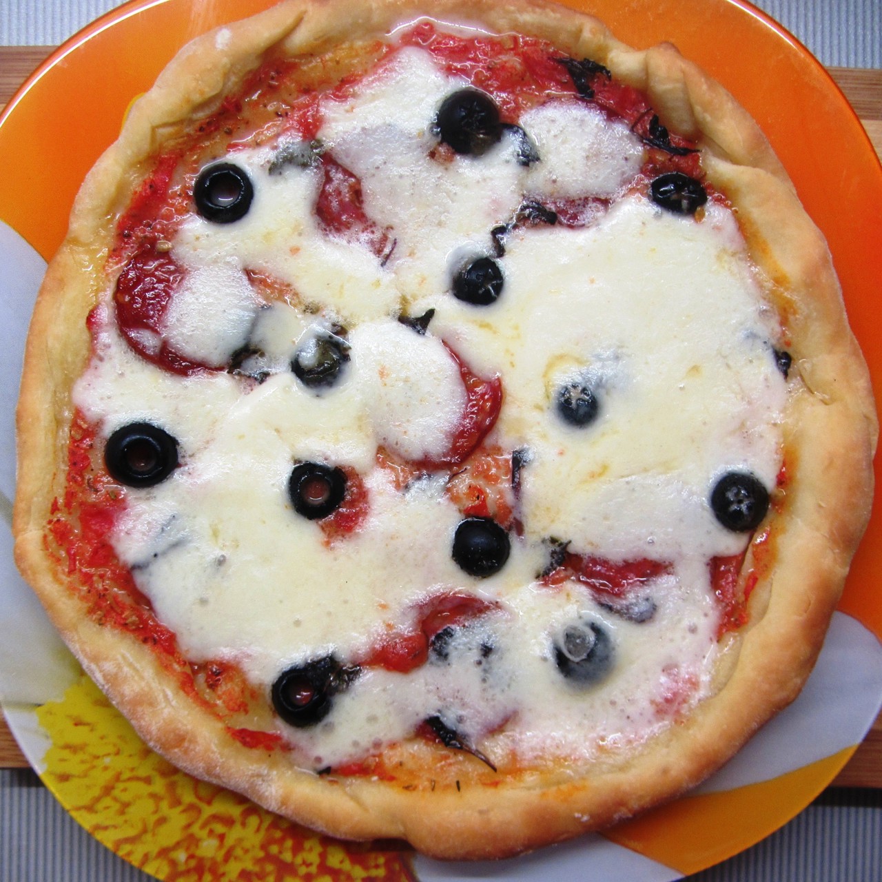 Дрожжевое тесто для пиццы со сливочным маслом