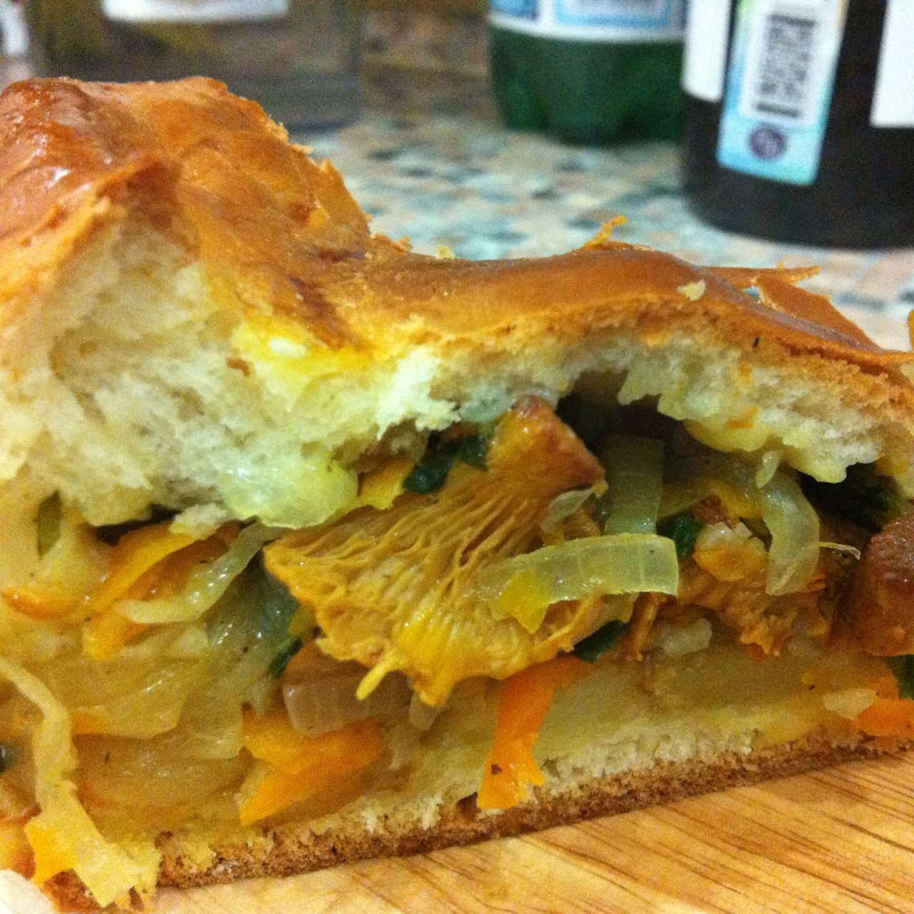 Дрожжевой пирог с лисичками и картофелем