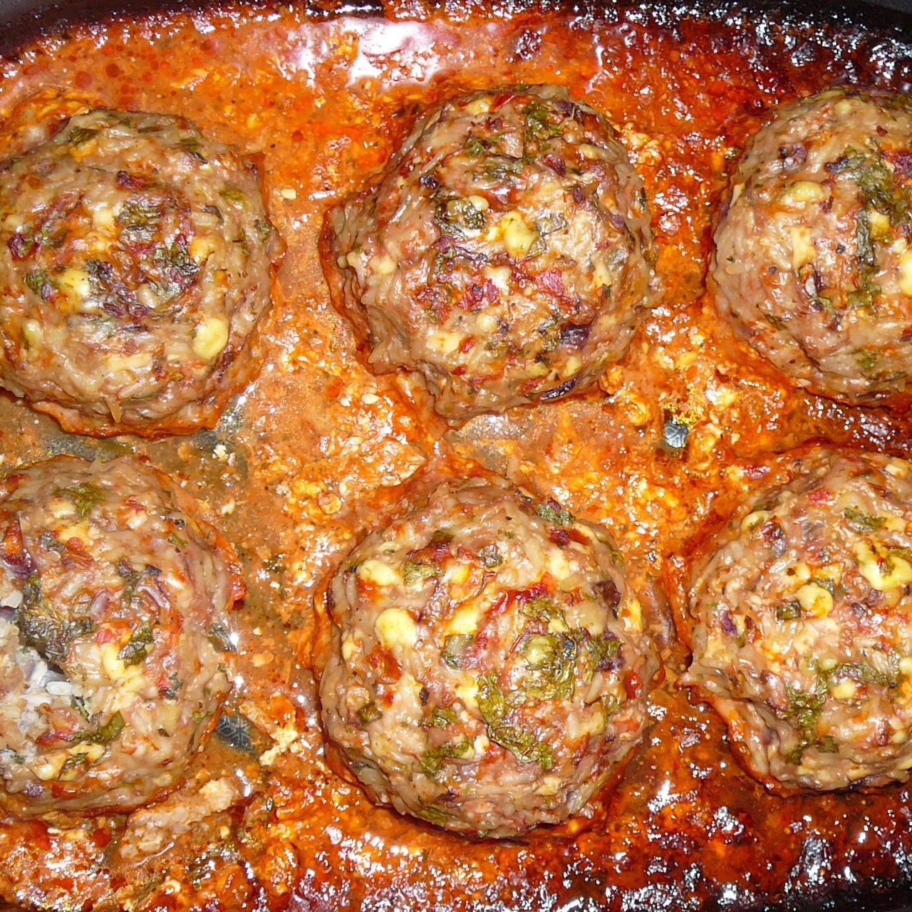 Ежики из рубленого мяса и риса с яичной начинкой