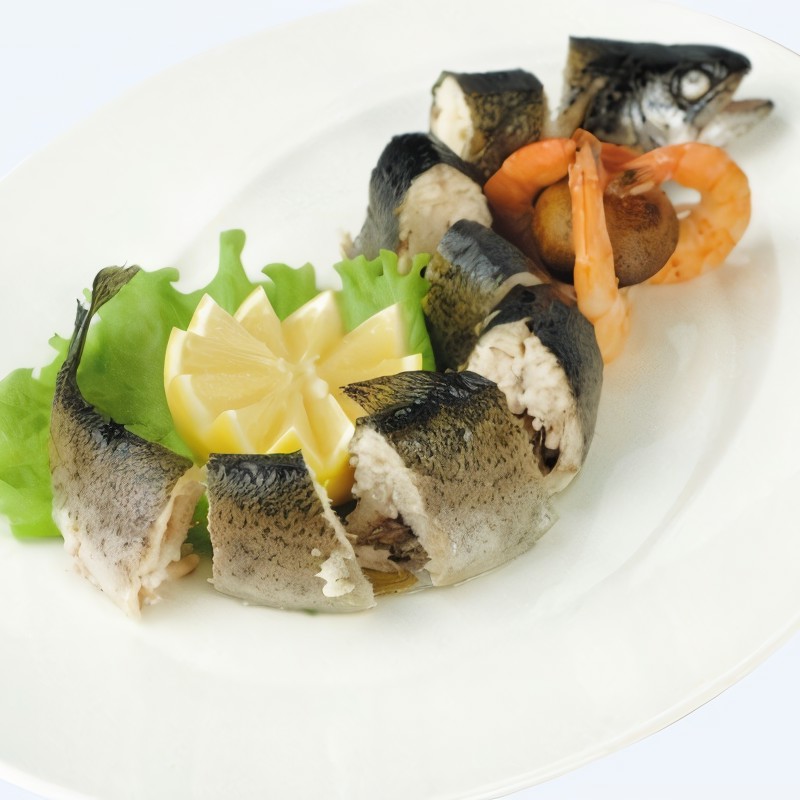 Фаршированная креветками и грибами форель