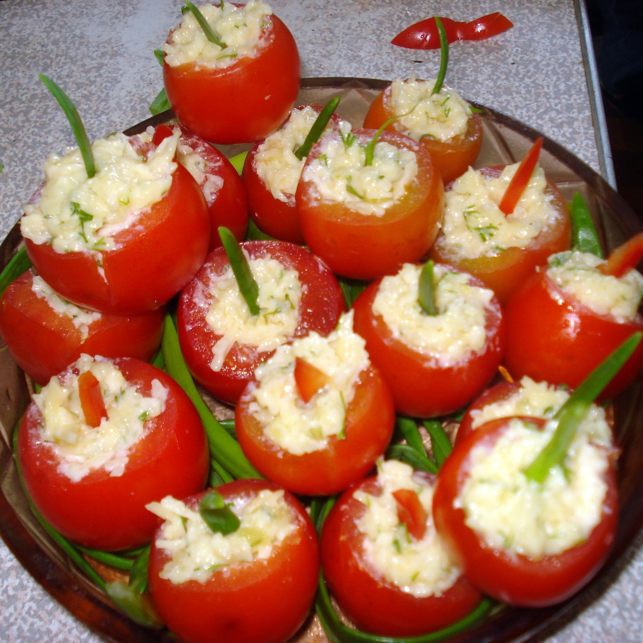 Фаршированный сыром черри