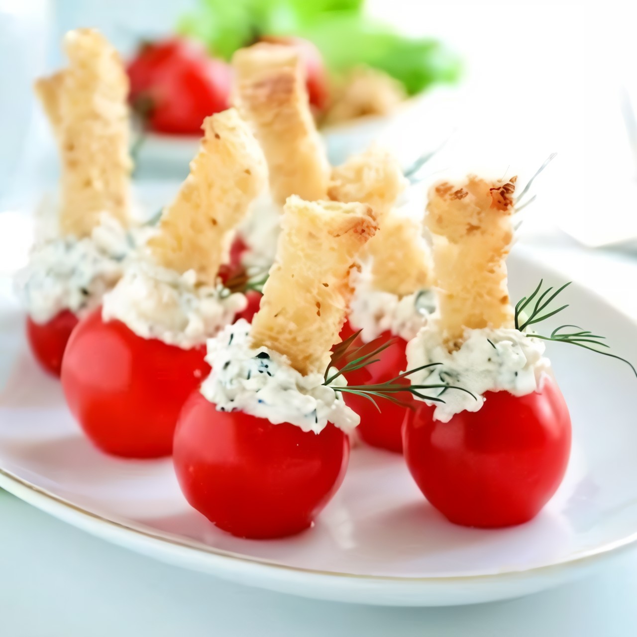 Фаршированные черри с чесночными гренками