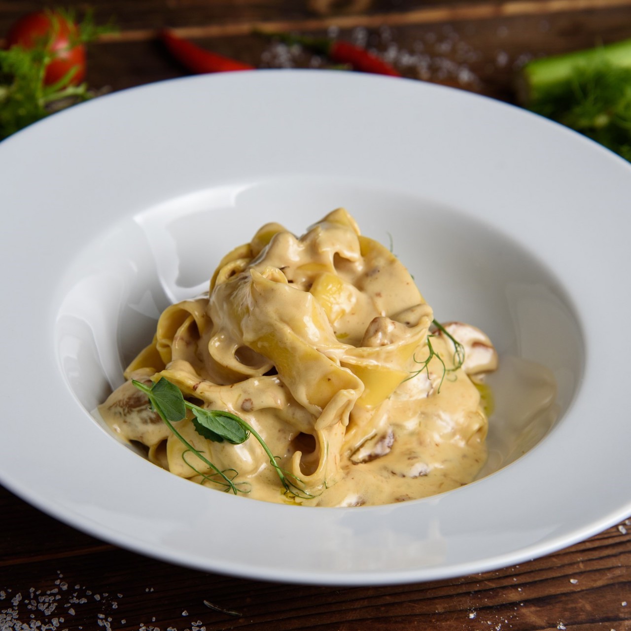 Феттучини с белыми грибами и пармезаном