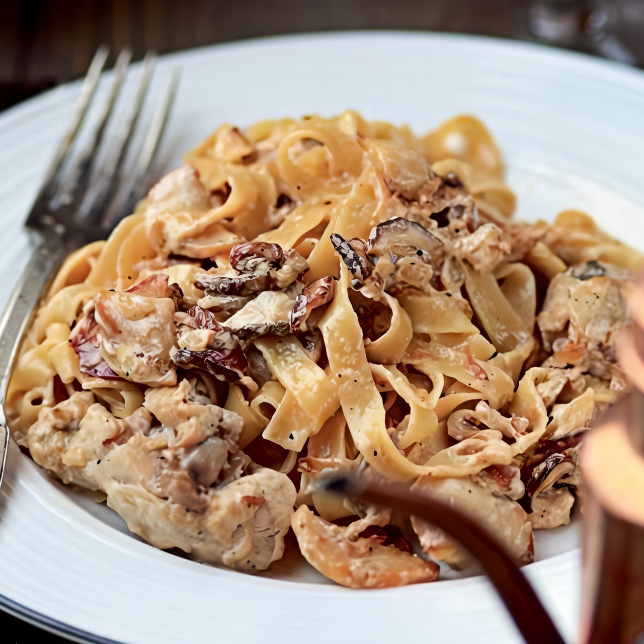 Феттучини с рагу из цесарки и белых грибов