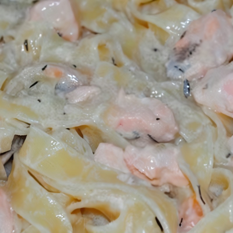 Феттучини со сливочно-рыбным соусом