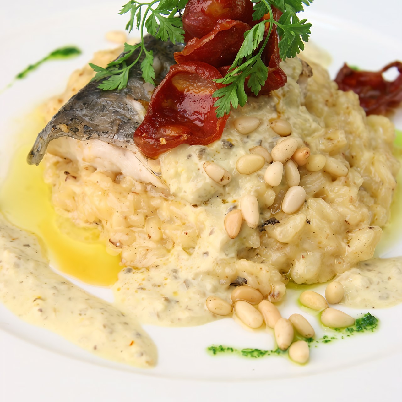 Филе баррамунди с муссом Шардоне и ризотто с чоризо