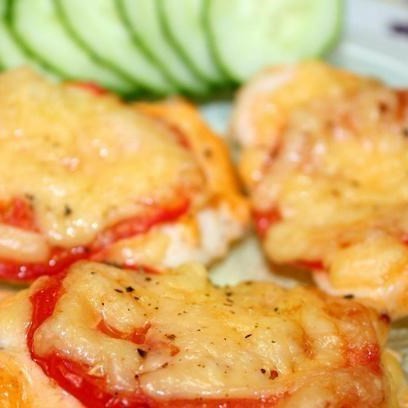 Филе под сыром с помидорами