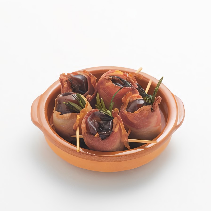 Финики в прошутто с черным перцем