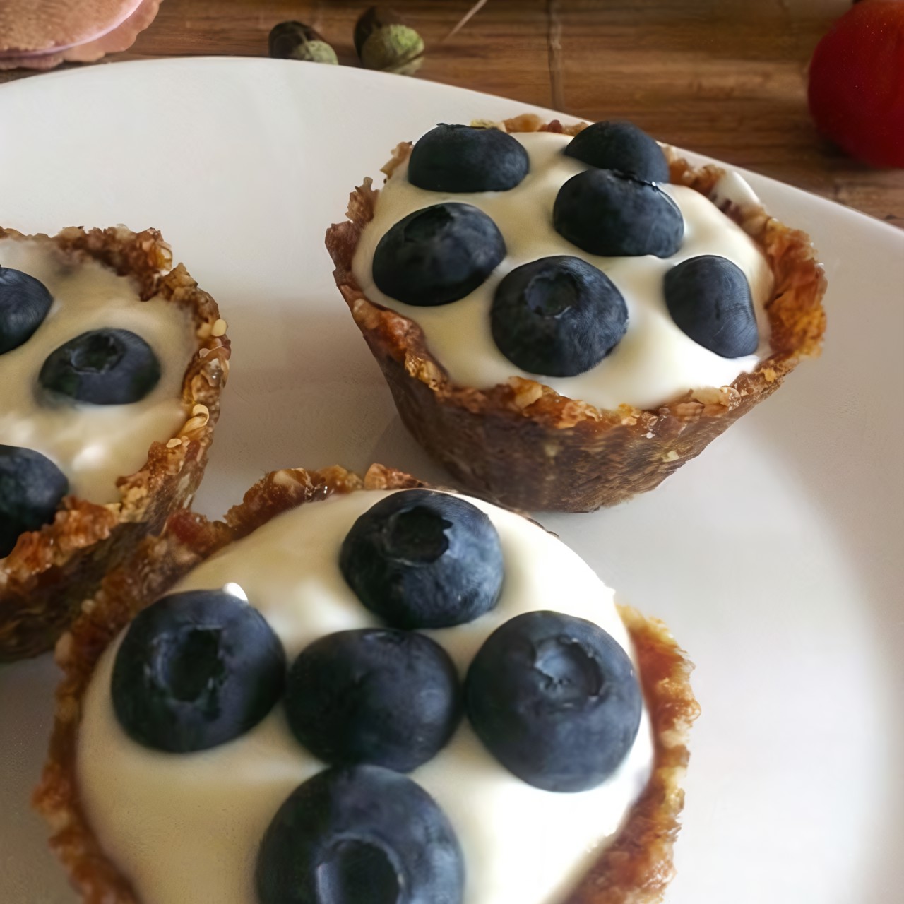 Финиковые корзиночки с голубикой