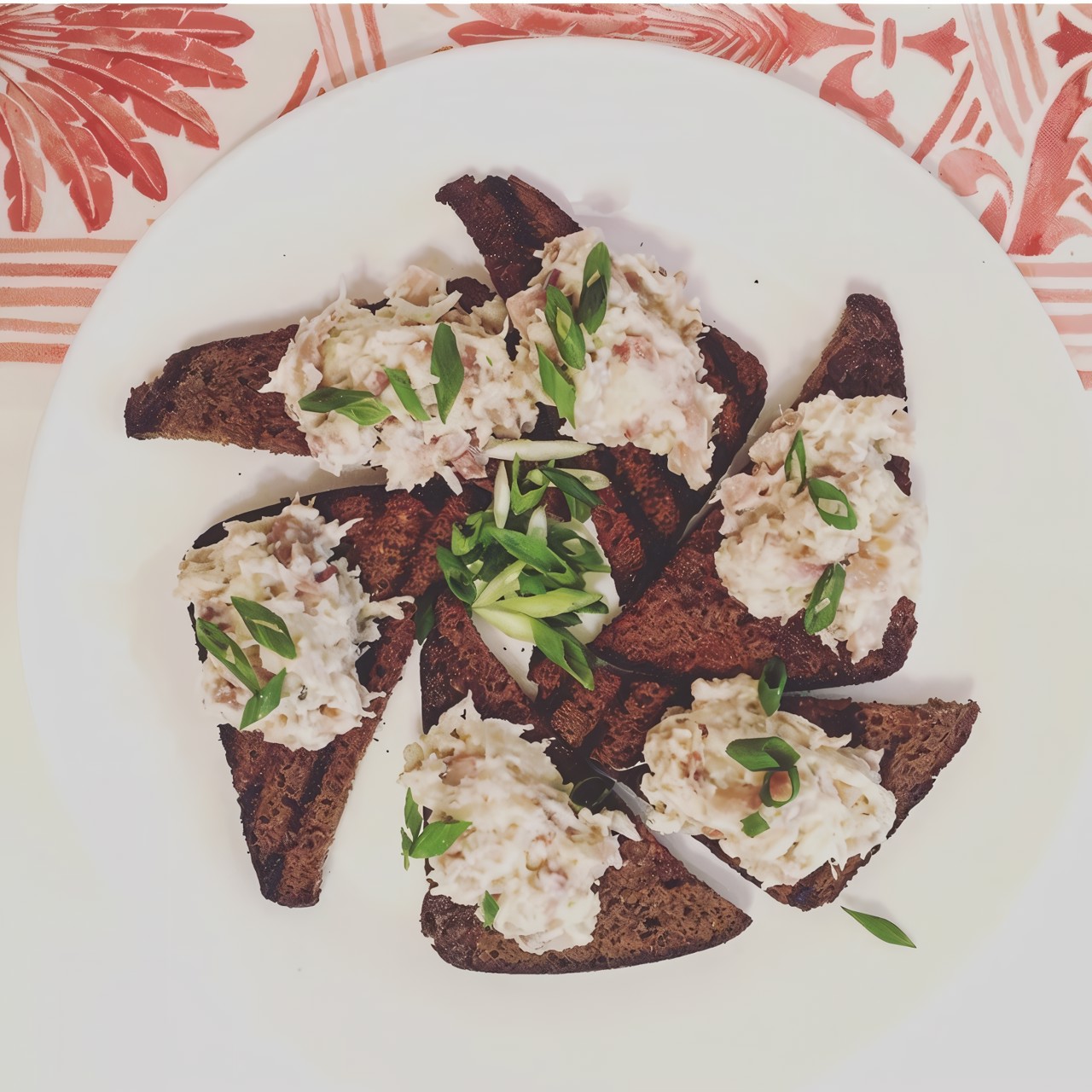 Форшмак с бородинским хлебом