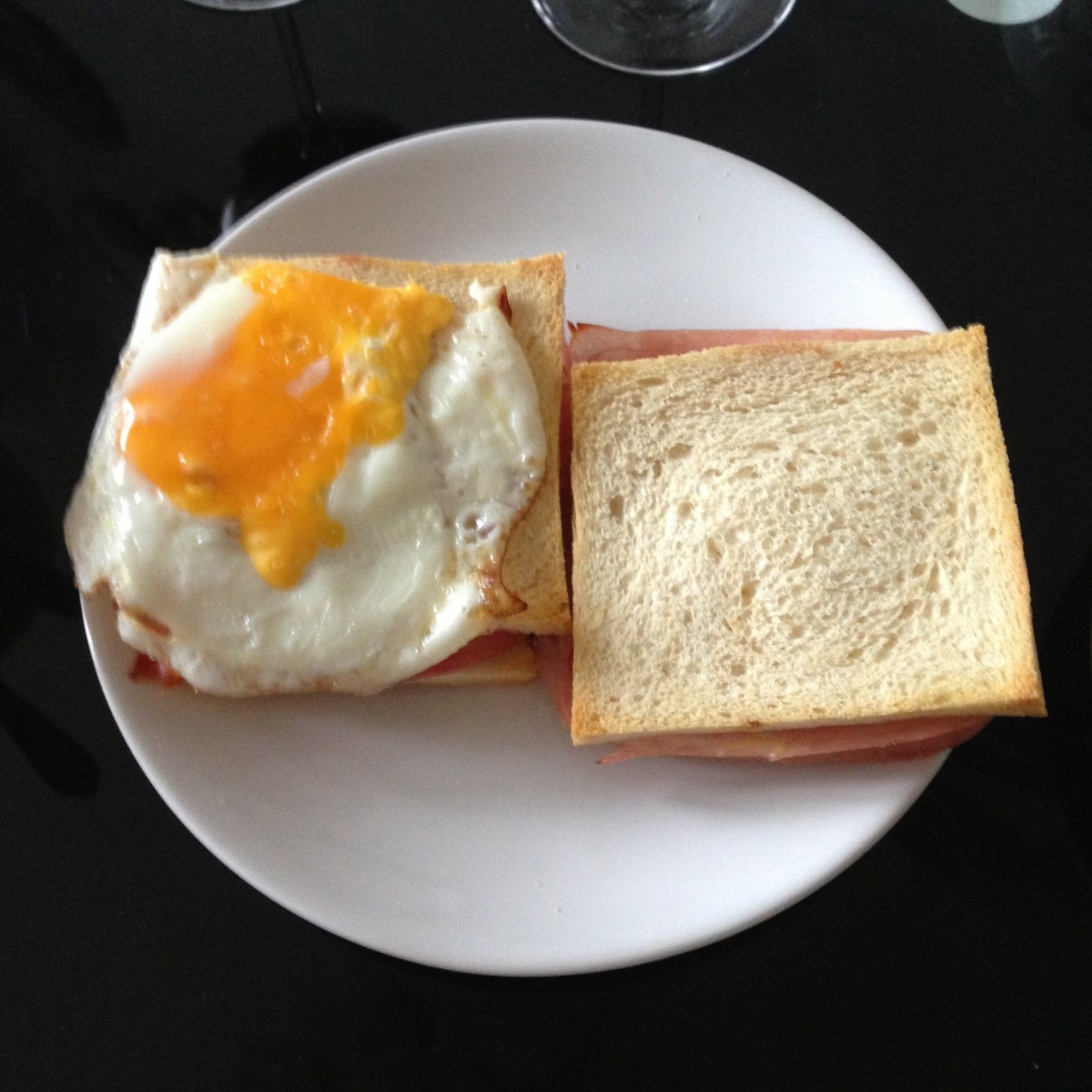 Французские тосты крок-мадам и крок-месье