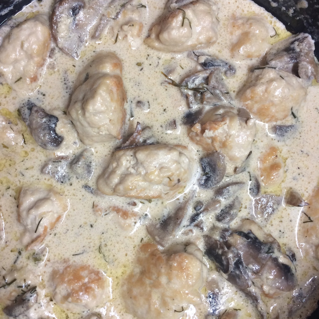 Фрикадельки в сливочно-сырном грибном соусе