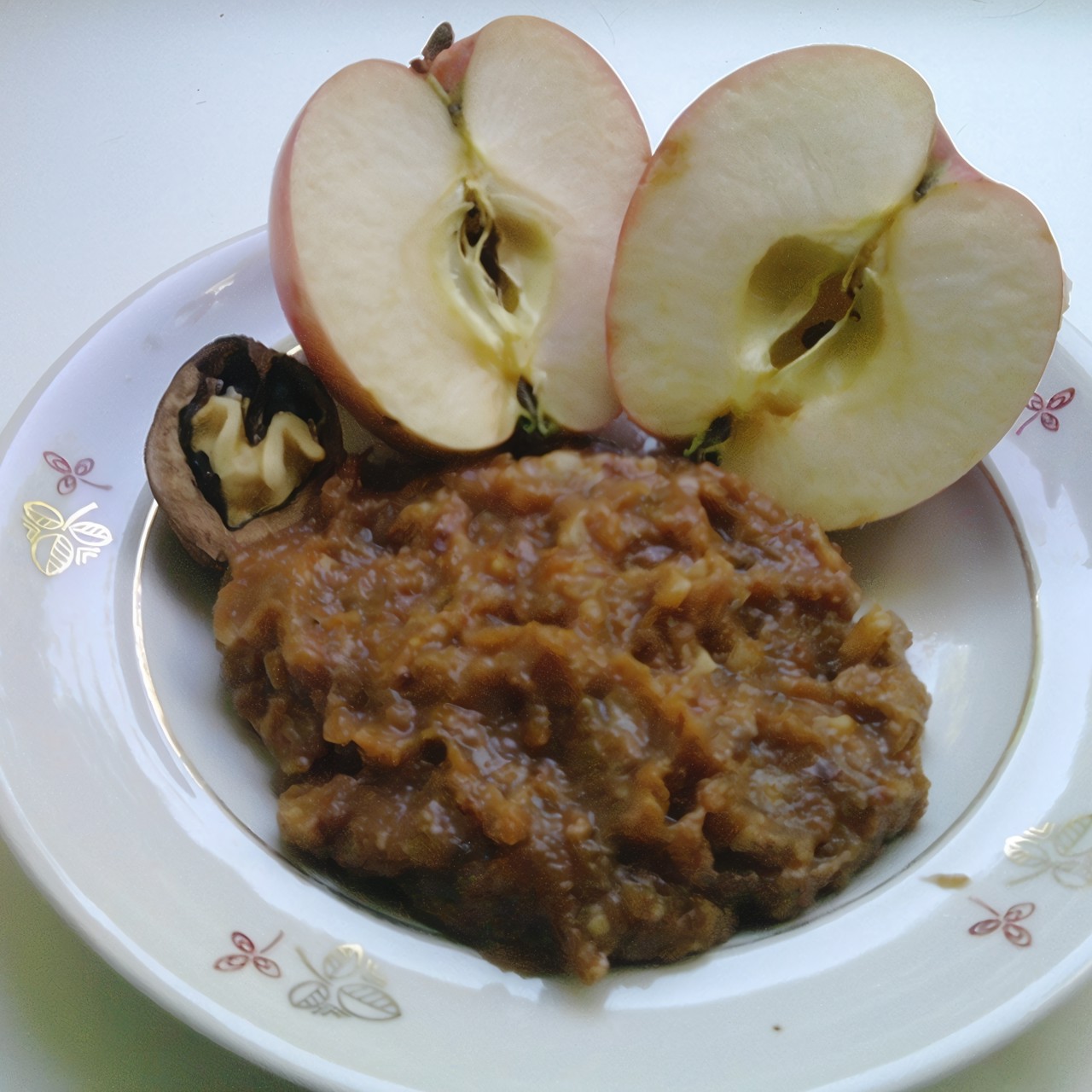 Фруктовое пюре из компотной гущи с медом и орехами