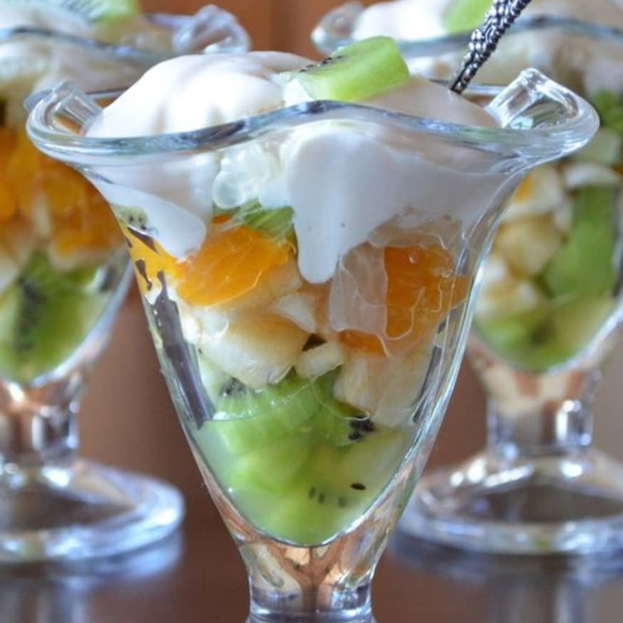 Фруктовый десерт с ликером