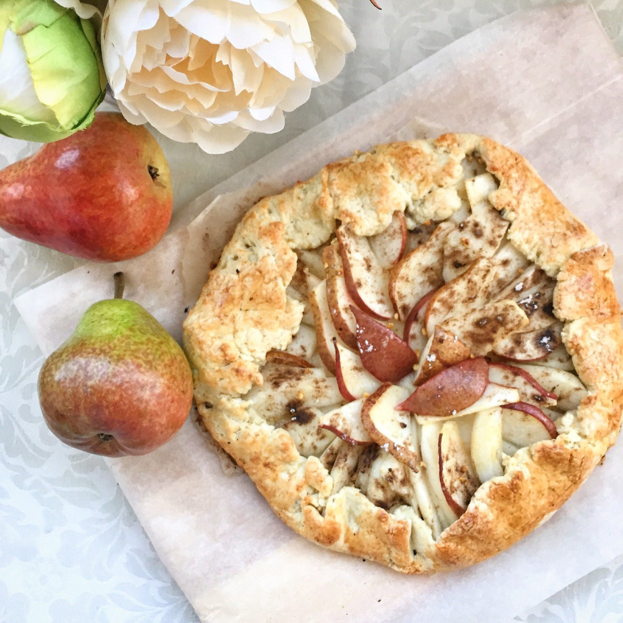 Галета с грушей и мускатным орехом