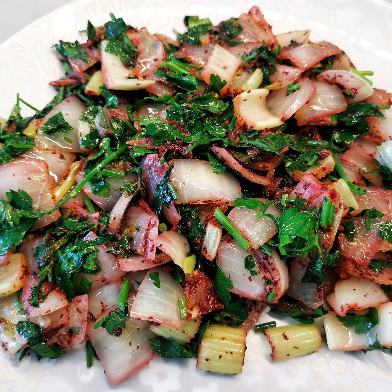 Гарнир из лука с зеленью