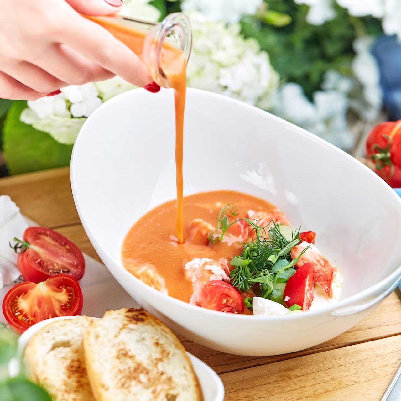 Гаспачо с крабом, страчателлой и сыром Шевре