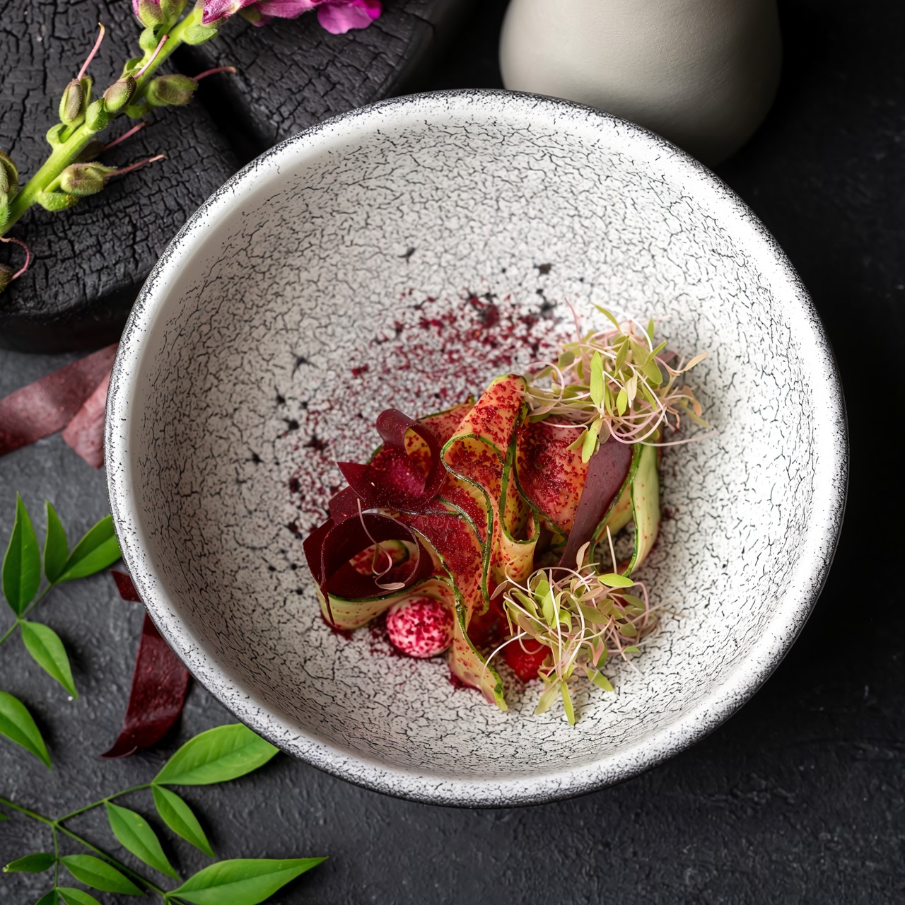 Гаспачо с земляникой и пастилой