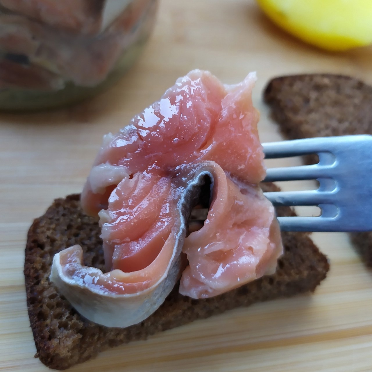 Горбуша малосольная в масляной заливке