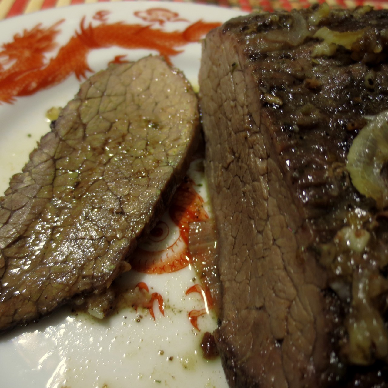 Говядина под винным соусом