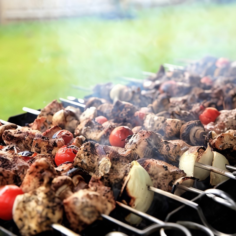 Говяжьи шашлыки с черри в глазури из соуса хойсин