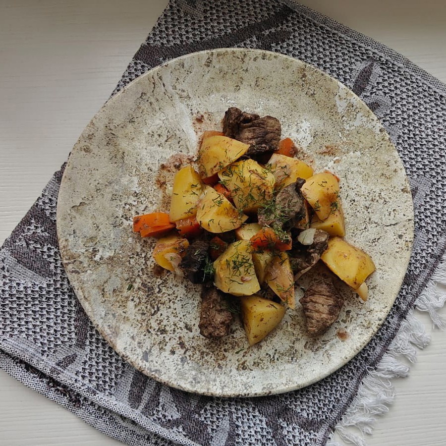 Говядина с картофелем и морковью в рукаве