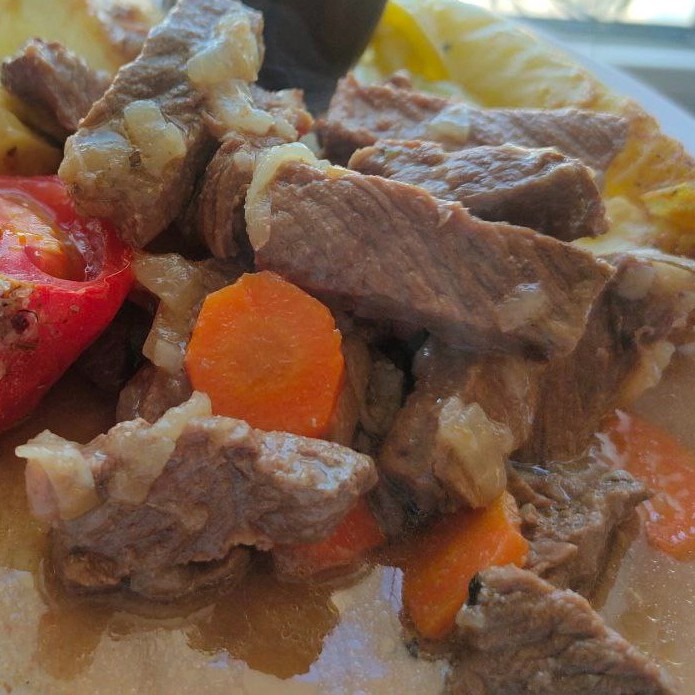 Говядина тушеная