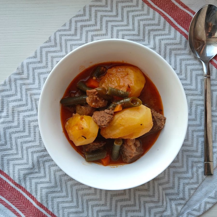 Говядина в казане с овощами