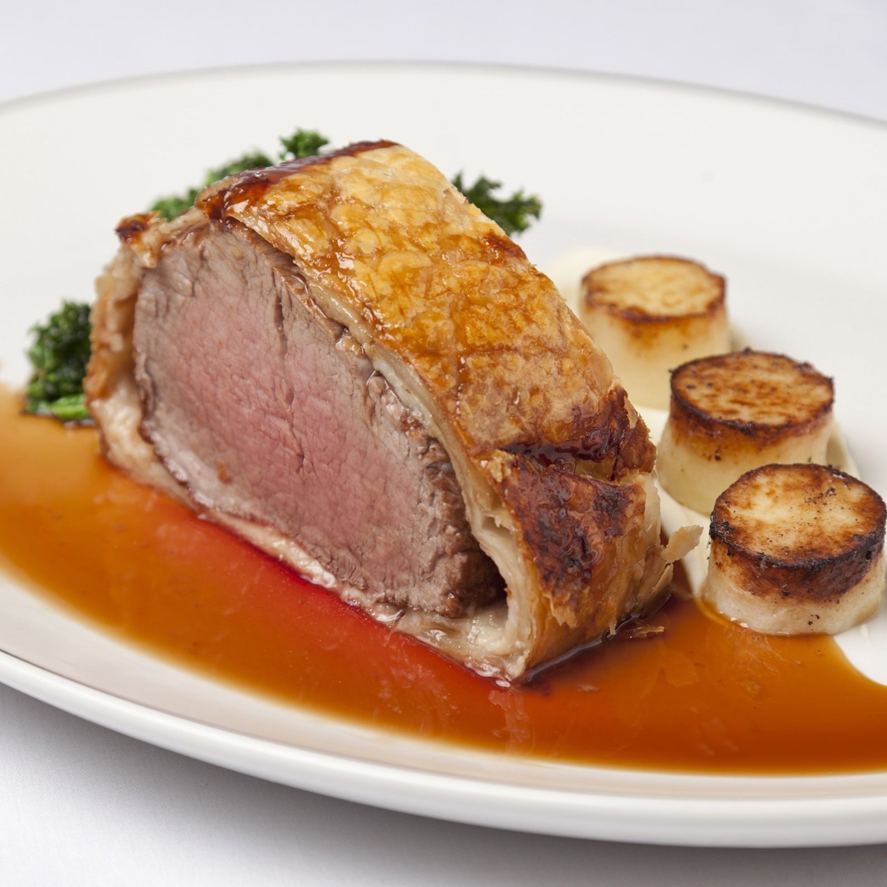 Говядина «Веллингтон» со слоеным тестом