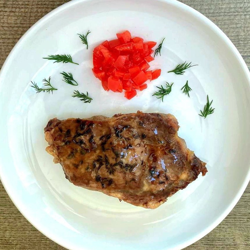 Говяжий край с греческим йогуртом и чабером