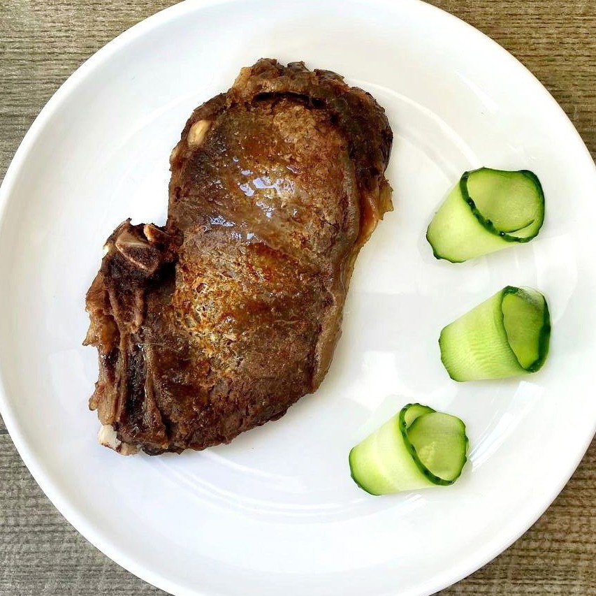 Говяжий край с соусом блю-чиз