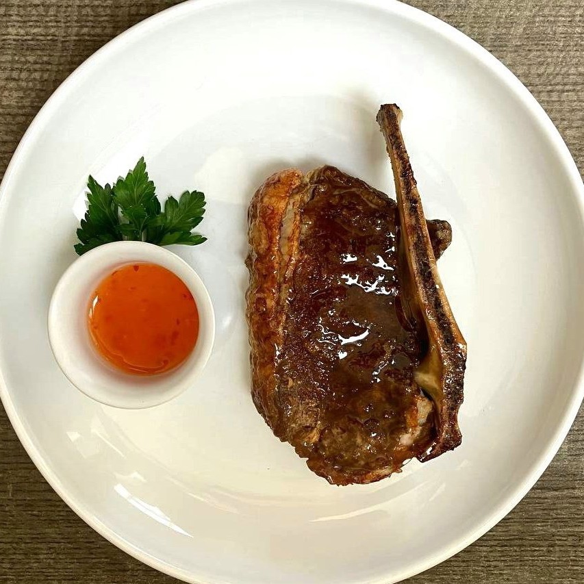 Говяжий край со сладким соусом чили