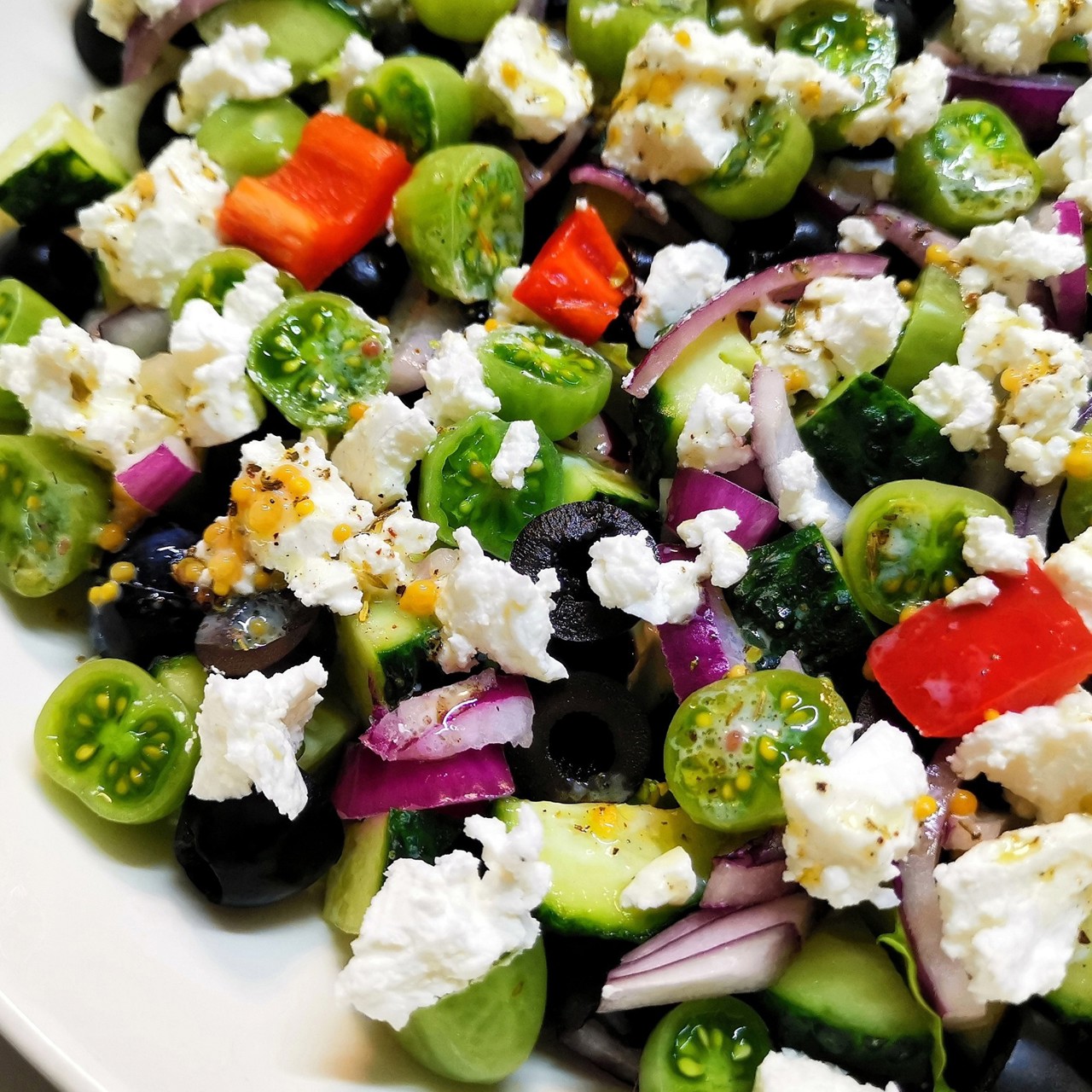Греческий салат с йогуртом