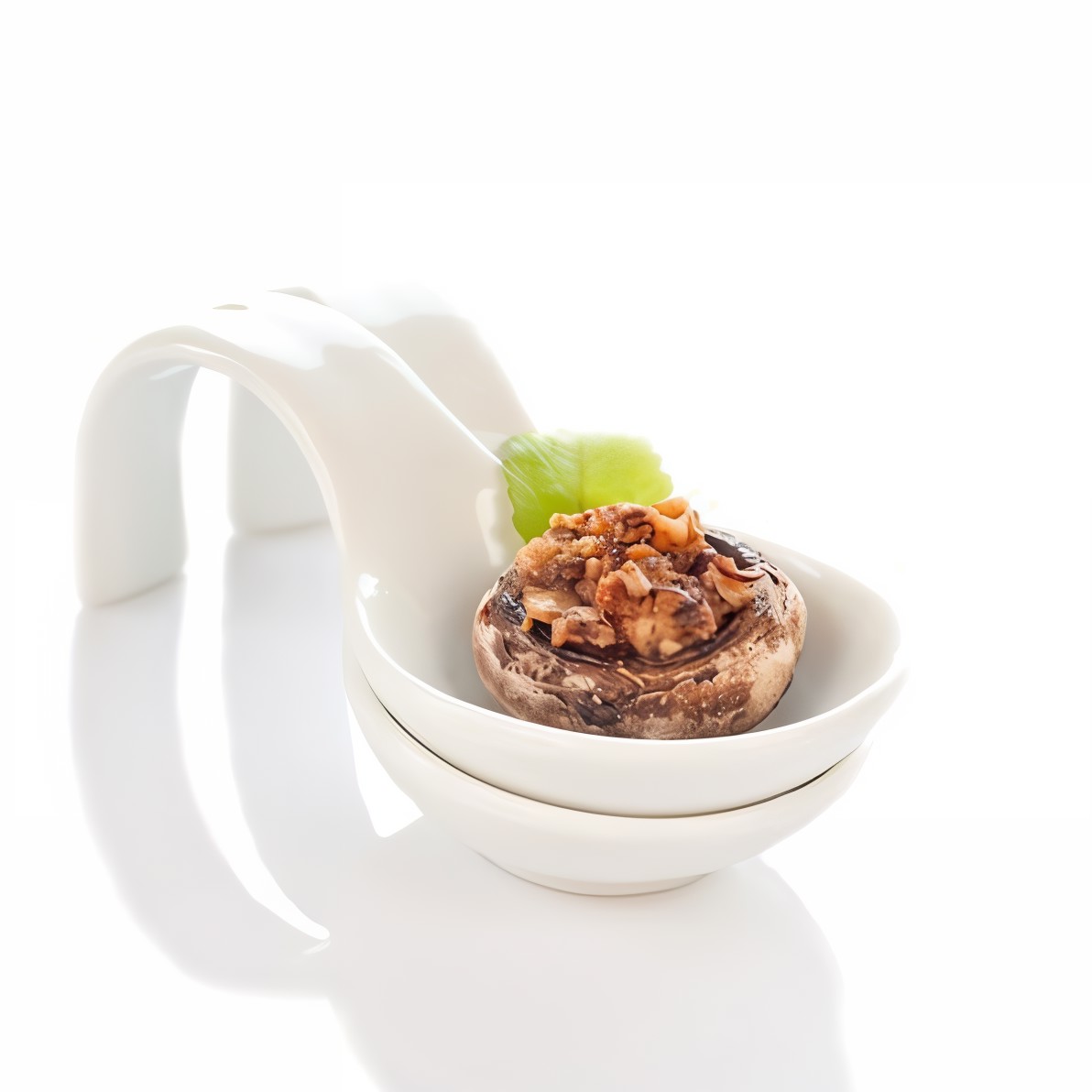 Грибы фаршированные крабовым мясом, пармезаном и белым луком