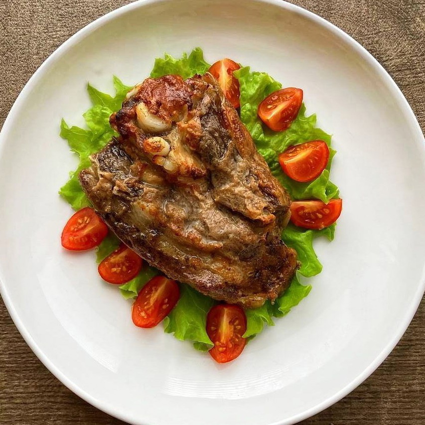 Грудинка с греческим йогуртом и имбирем и корицей