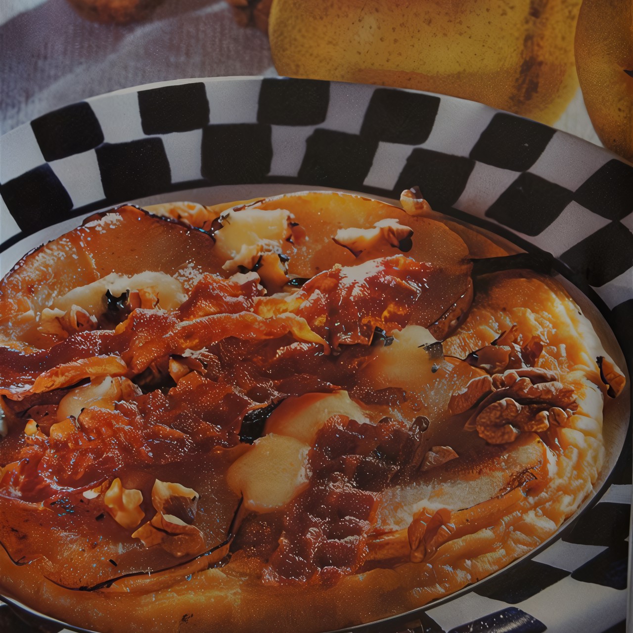 Грушевые блины с хрустящим беконом