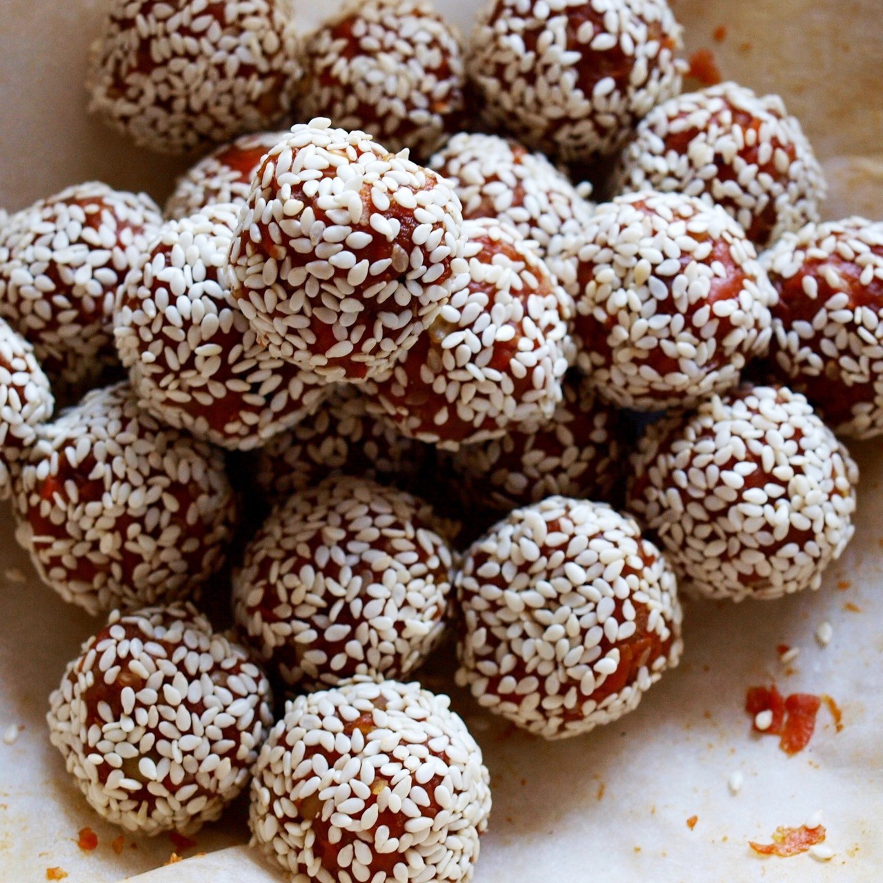 Халва из моркови с молоком, миндалем, кунжутом, кардамоном и имбирем (Gajjar Halwa)