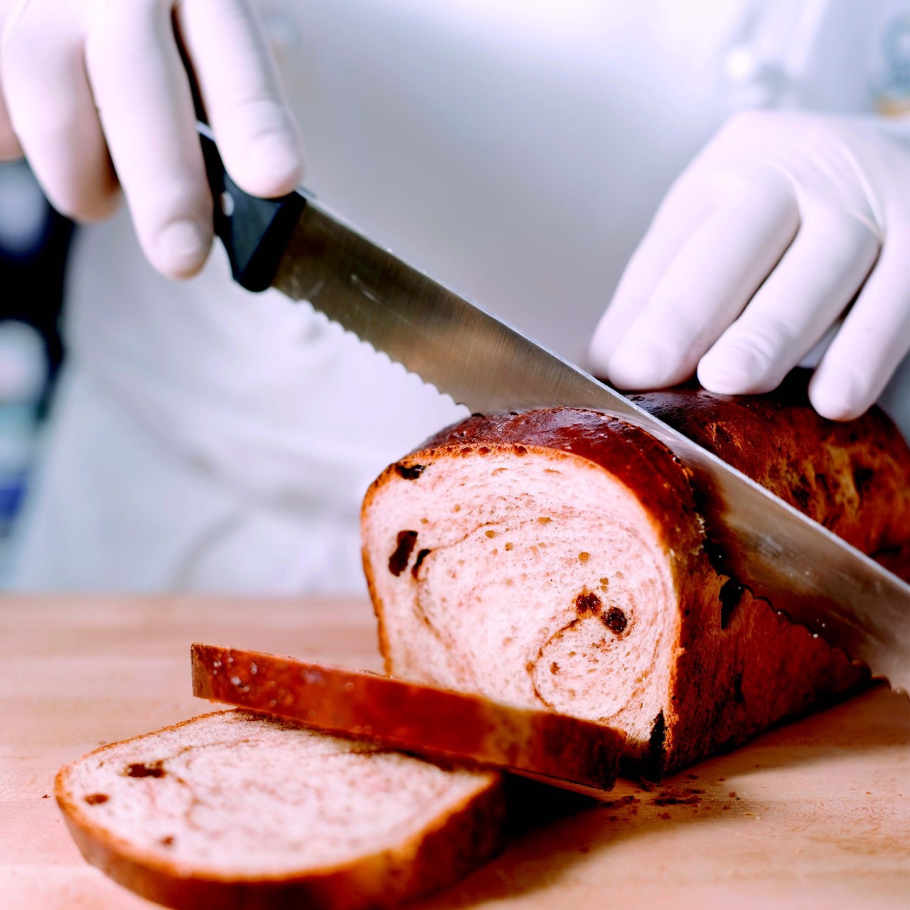 Хлеб с изюмом и коричной завитушкой