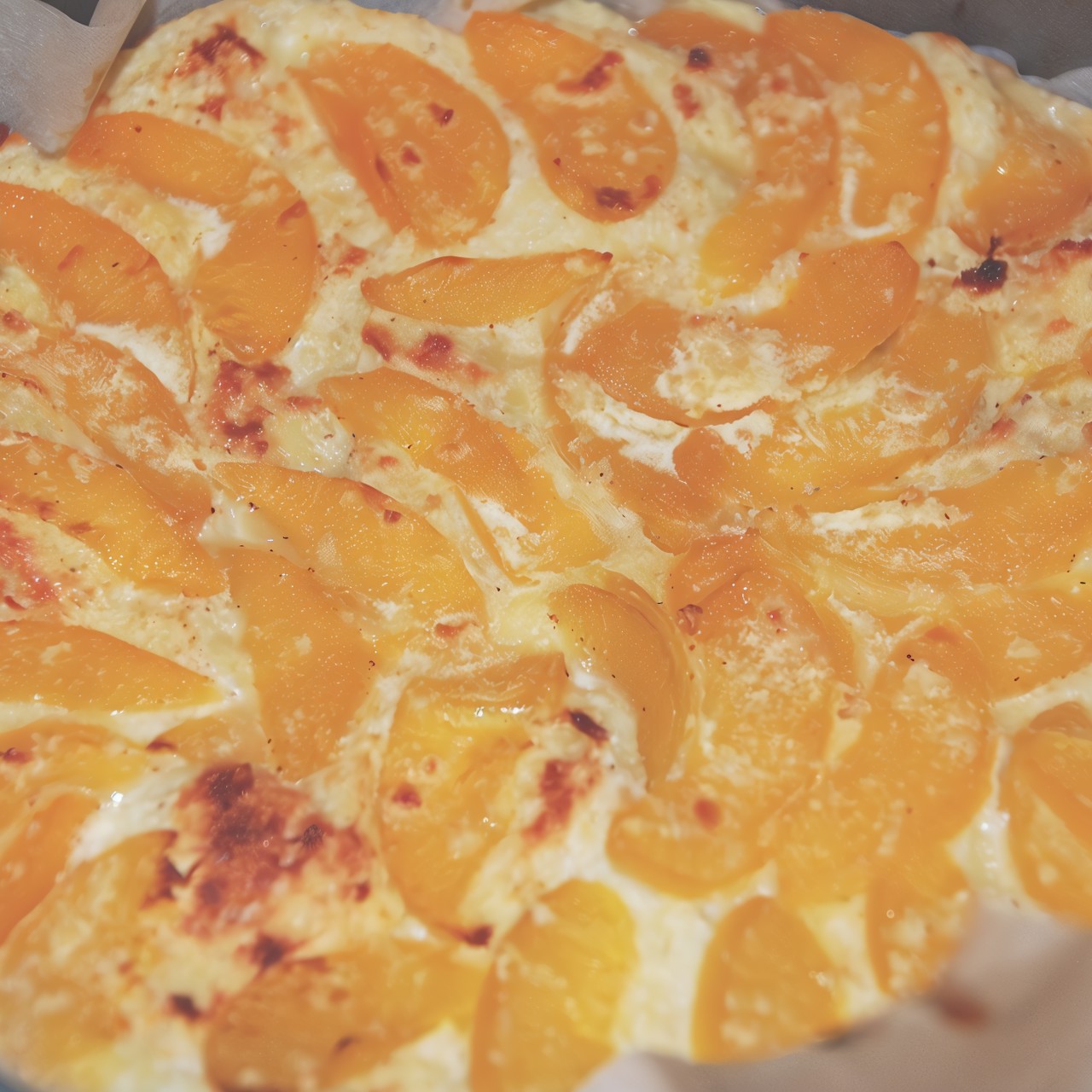 Хлебная шарлотка с персиками