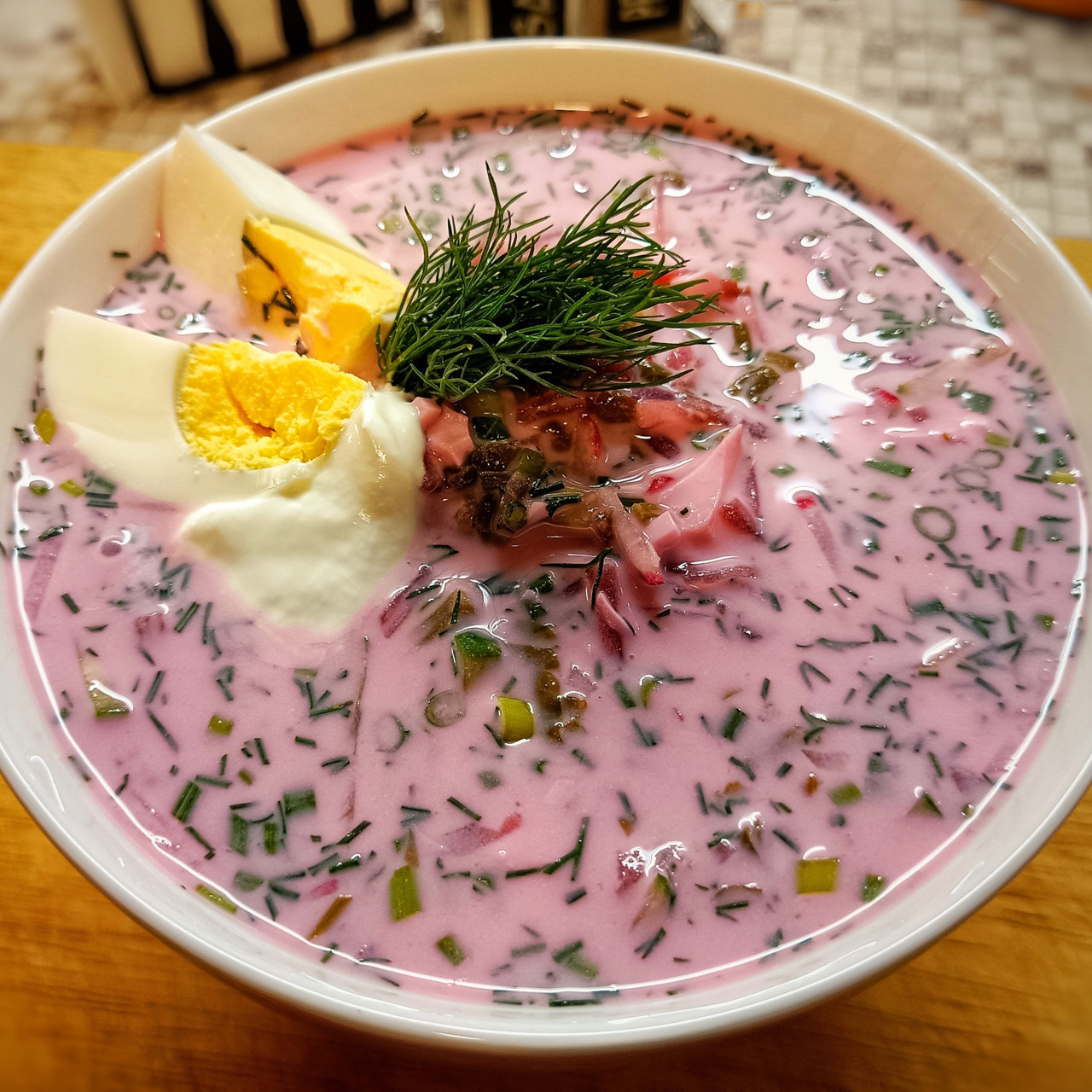 Холодник по-белорусски со свеклой и щавелем