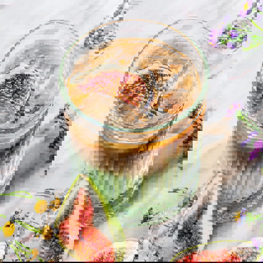 Холодный латте с инжиром и шпинатом