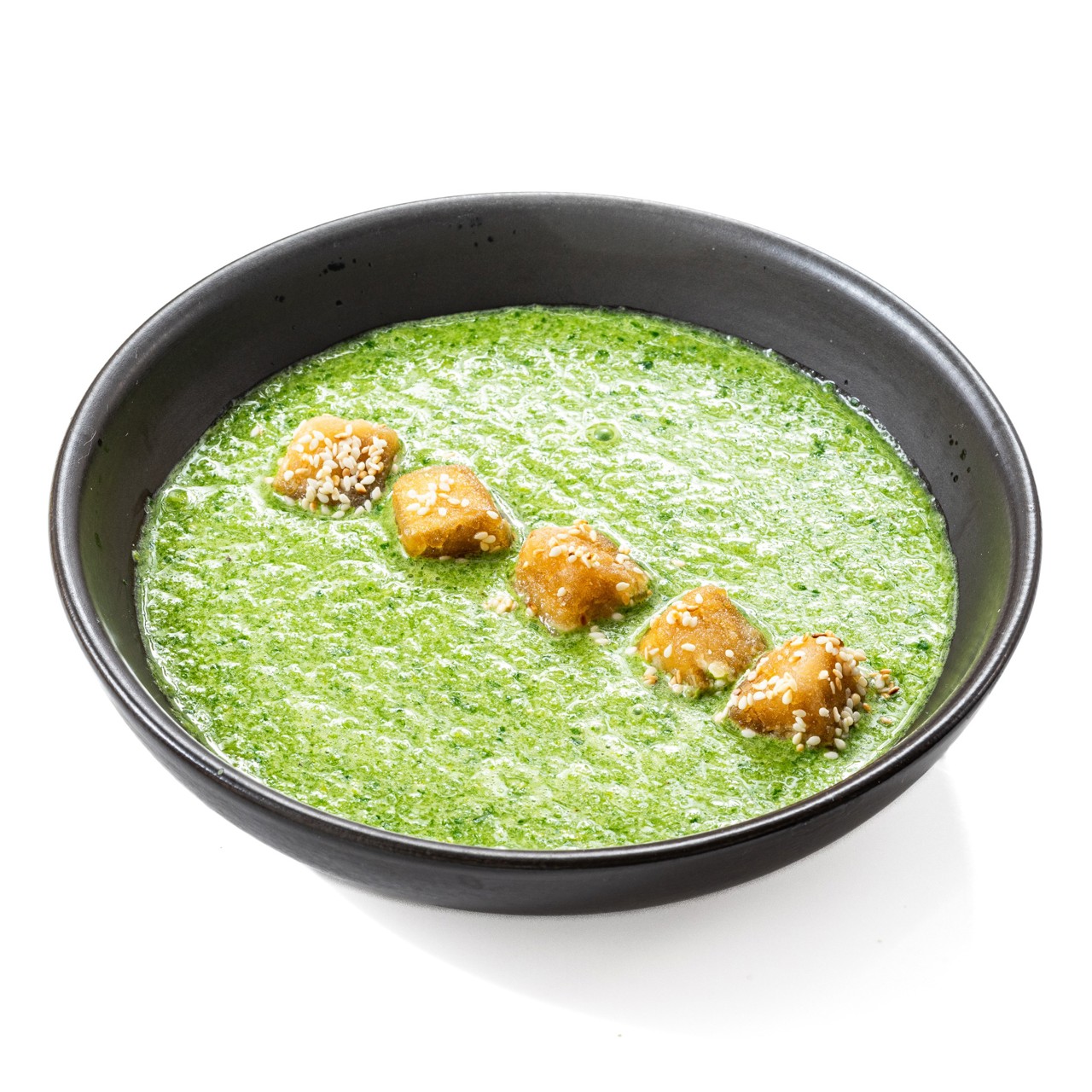 Холодный огуречный суп с хрустящим тофу