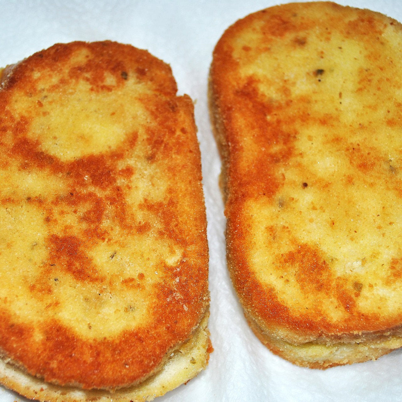 Хрустящие жареные гренки с курицей и сыром